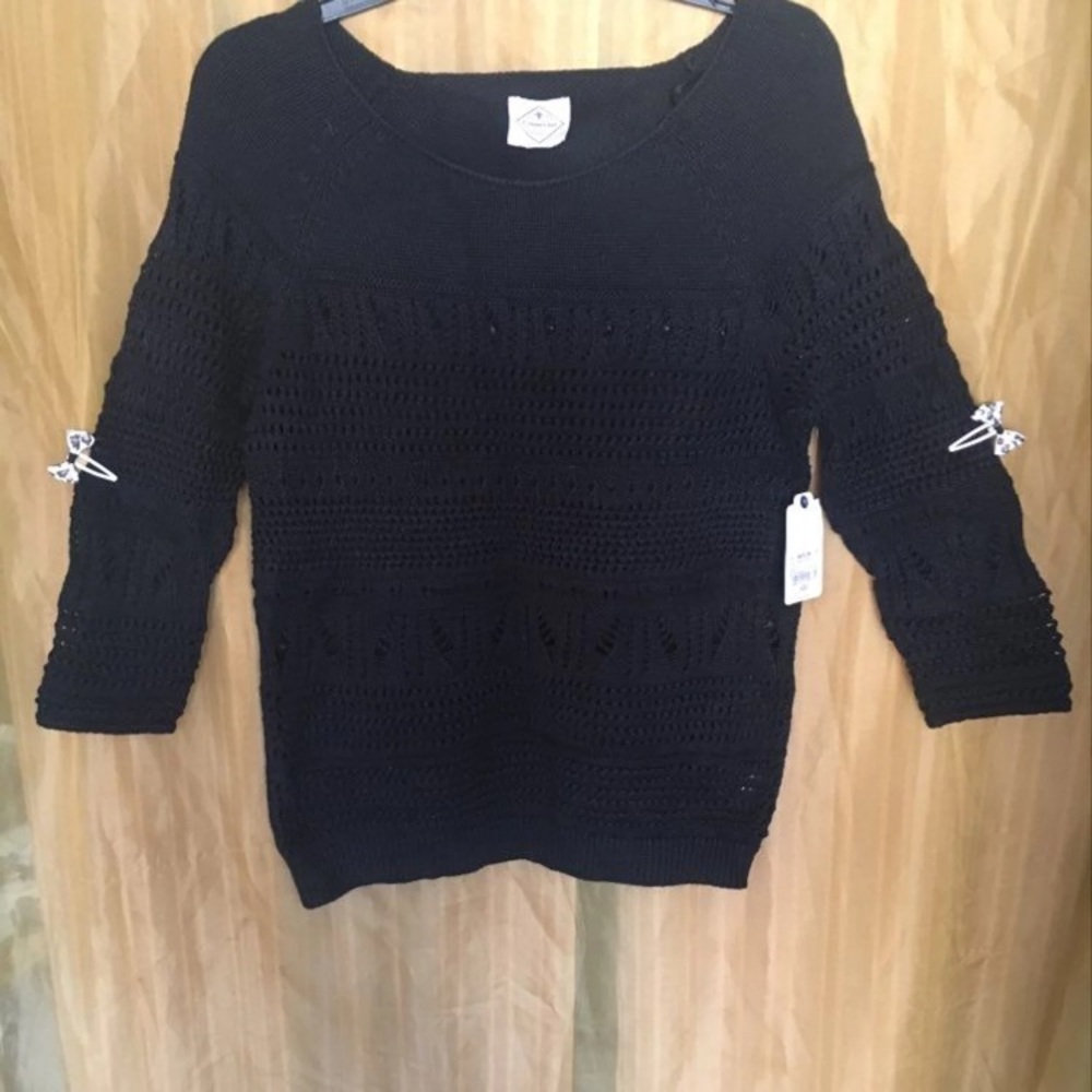 Black knitted short sleeve sweater
